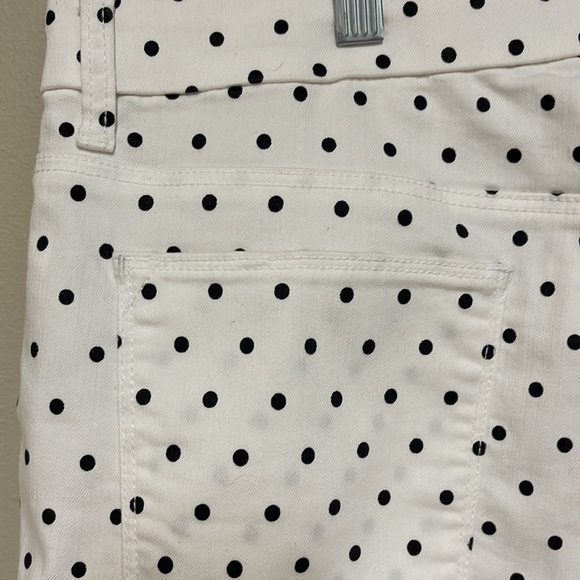 Chico’s Perfect Stretch Girlfriend Slim Leg Capri Pants - Picture 3 of 7